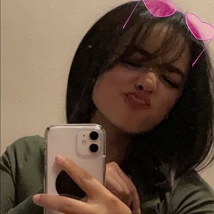 Meet your Posher, Julissa